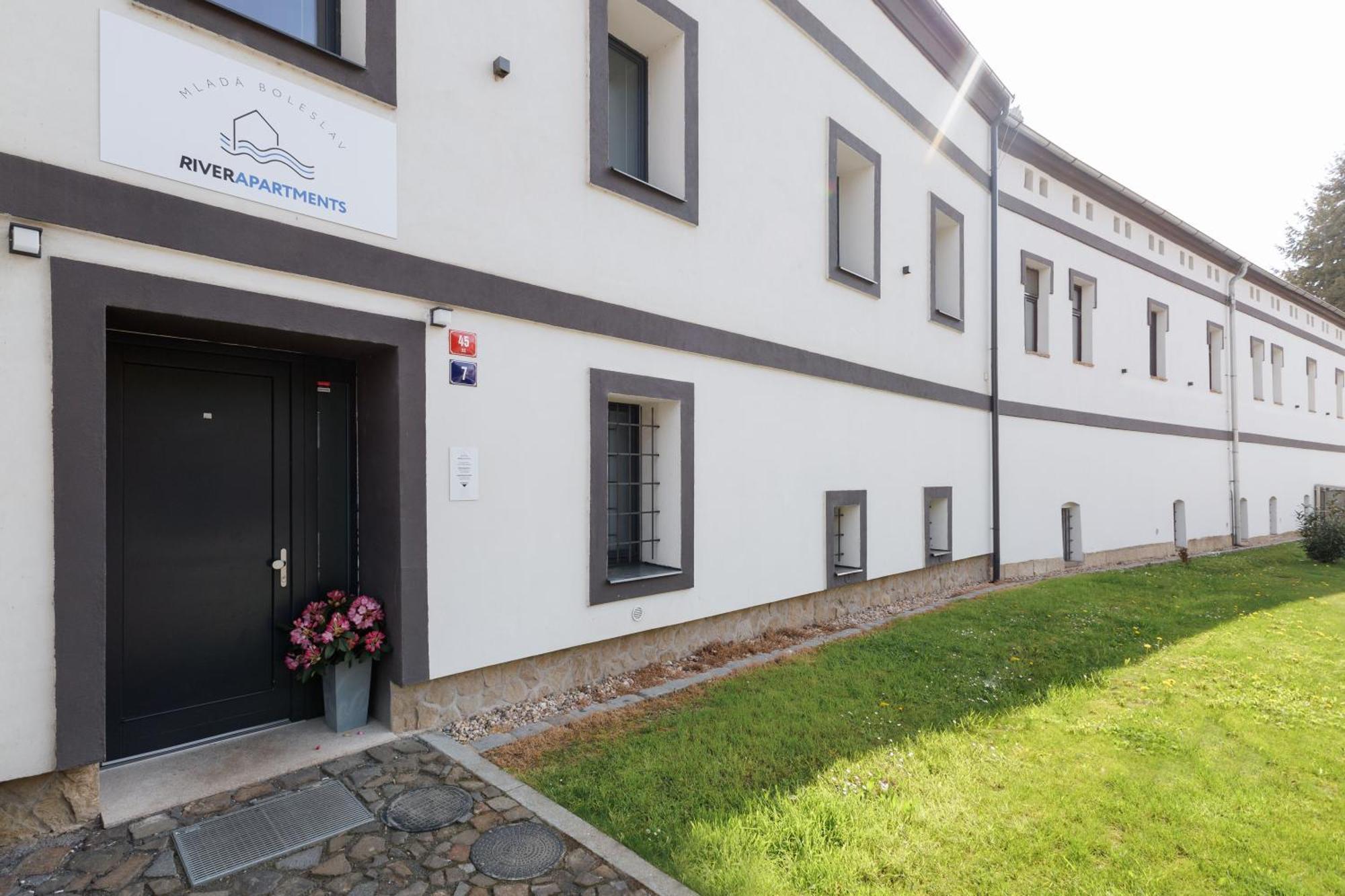 River Apartments Mlada Boleslav Exterior photo